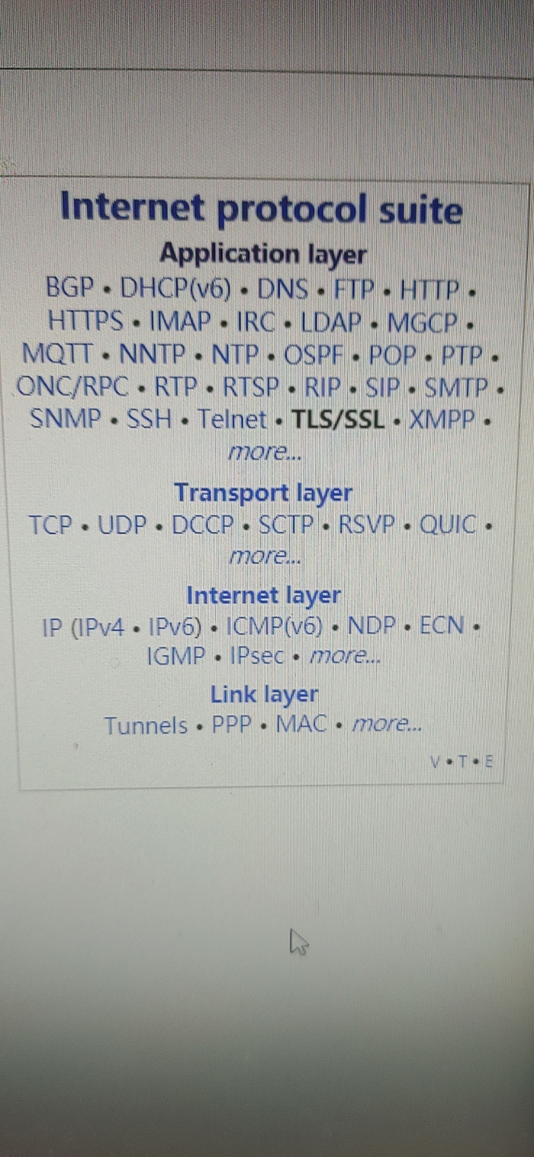 这是一道非常有争议的题，我的分析如下： TCP/IP在多个层引入了安全机制，其中TLS协议位于______。 A．数据链路层 B．网络层 C．传输层 D．应用层